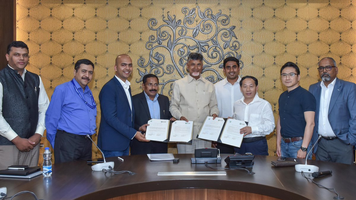 TDP24x7's tweet image. NaraChandrababuNaidu along with #naralokesh met officials from #Holitech who signed an MoU with the Government of #Andhra Pradesh to start their first manufacturing facility outside of China. #HolitechComesToAP #tdp #Newsonline #ncbn #chandrababunaidu  #amaravati #politics
