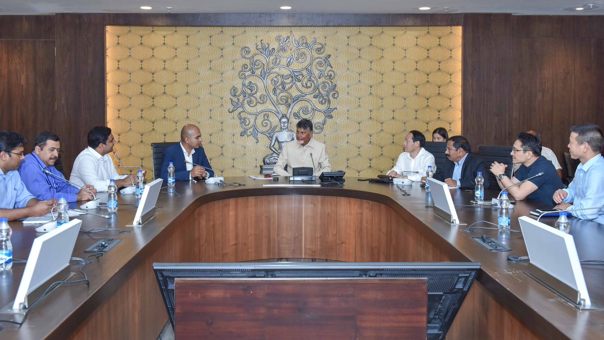 TDP24x7's tweet image. NaraChandrababuNaidu along with #naralokesh met officials from #Holitech who signed an MoU with the Government of #Andhra Pradesh to start their first manufacturing facility outside of China. #HolitechComesToAP #tdp #Newsonline #ncbn #chandrababunaidu  #amaravati #politics