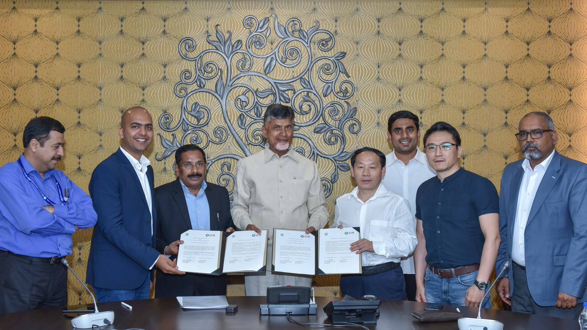 TDP24x7's tweet image. NaraChandrababuNaidu along with #naralokesh met officials from #Holitech who signed an MoU with the Government of #Andhra Pradesh to start their first manufacturing facility outside of China. #HolitechComesToAP #tdp #Newsonline #ncbn #chandrababunaidu  #amaravati #politics