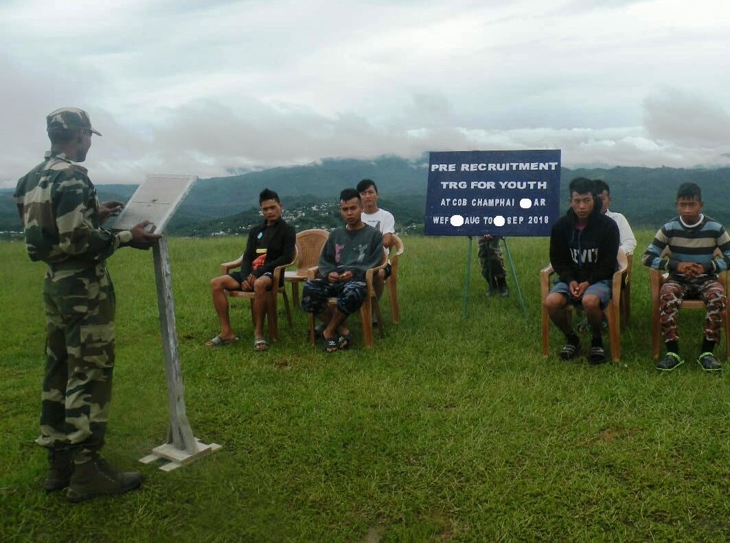 official_dgar's tweet photo. Serchhip Bn #AssamRifles has commenced Pre- recruitment trg under #StudentOutreachProgramme to facilitate young aspirants to join #ArmedForces in Serchhip &Champhai dist,#Mizoram. The young aspirants were being acquainted with procedure to join the Armed forces.
@easterncomd https://t.co/OGobZOW6Sw