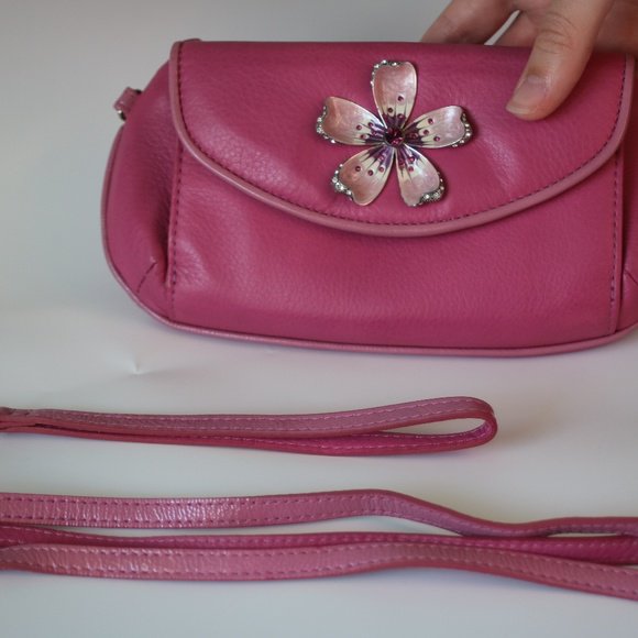 GlowInFitness's tweet photo. So good I had to share! Check out all the items I'm loving on @Poshmarkapp #poshmark #fashion #style #shopmycloset #dooneybourke #bright #michaelmichaelkors: https://t.co/PlVbijE5Tx https://t.co/5BMVZXRm3a