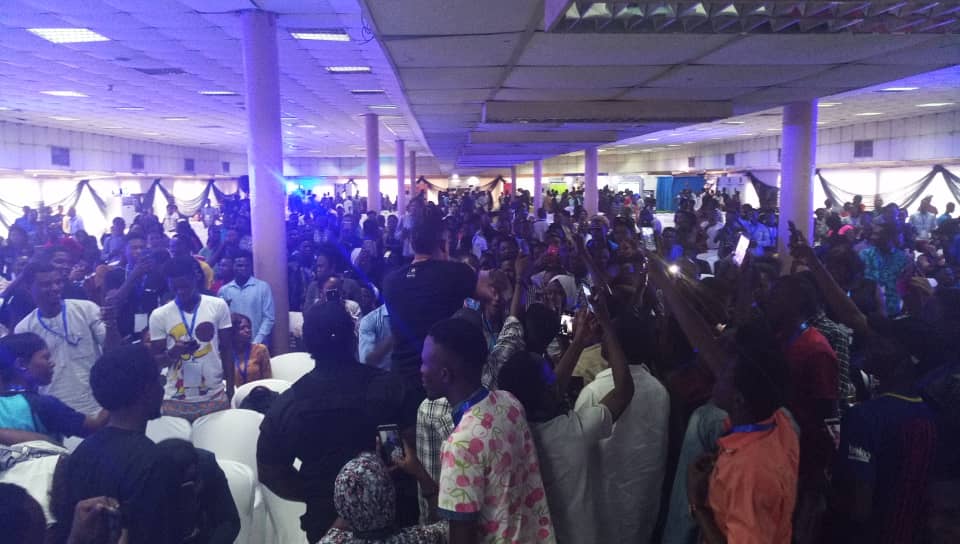 Alex_Houseof308's tweet photo. Throwback to Friday when Mr. Real wowed the crowd at #TEMinUnilag.
Those who were there can attest to the fact that it was a complete event. I'm still in awe tbh. Kudos to @FirstBankngr
#FourEyedWay #CampusStorm https://t.co/eXbqVMnLDt