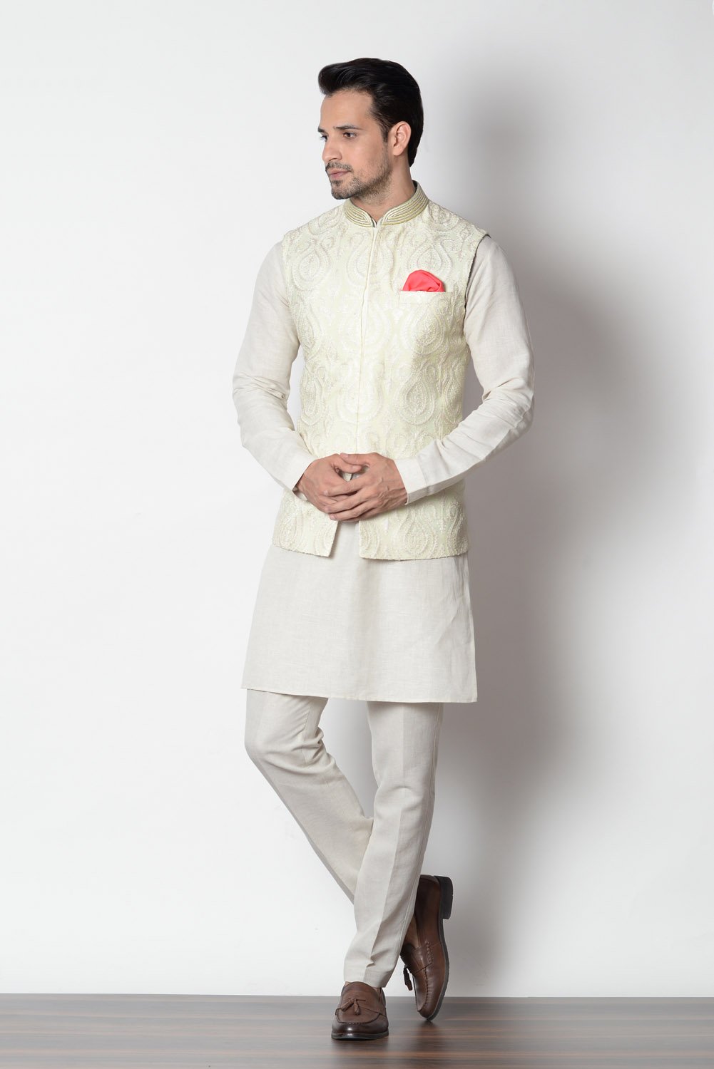 White kurta pajama with sadri discount
