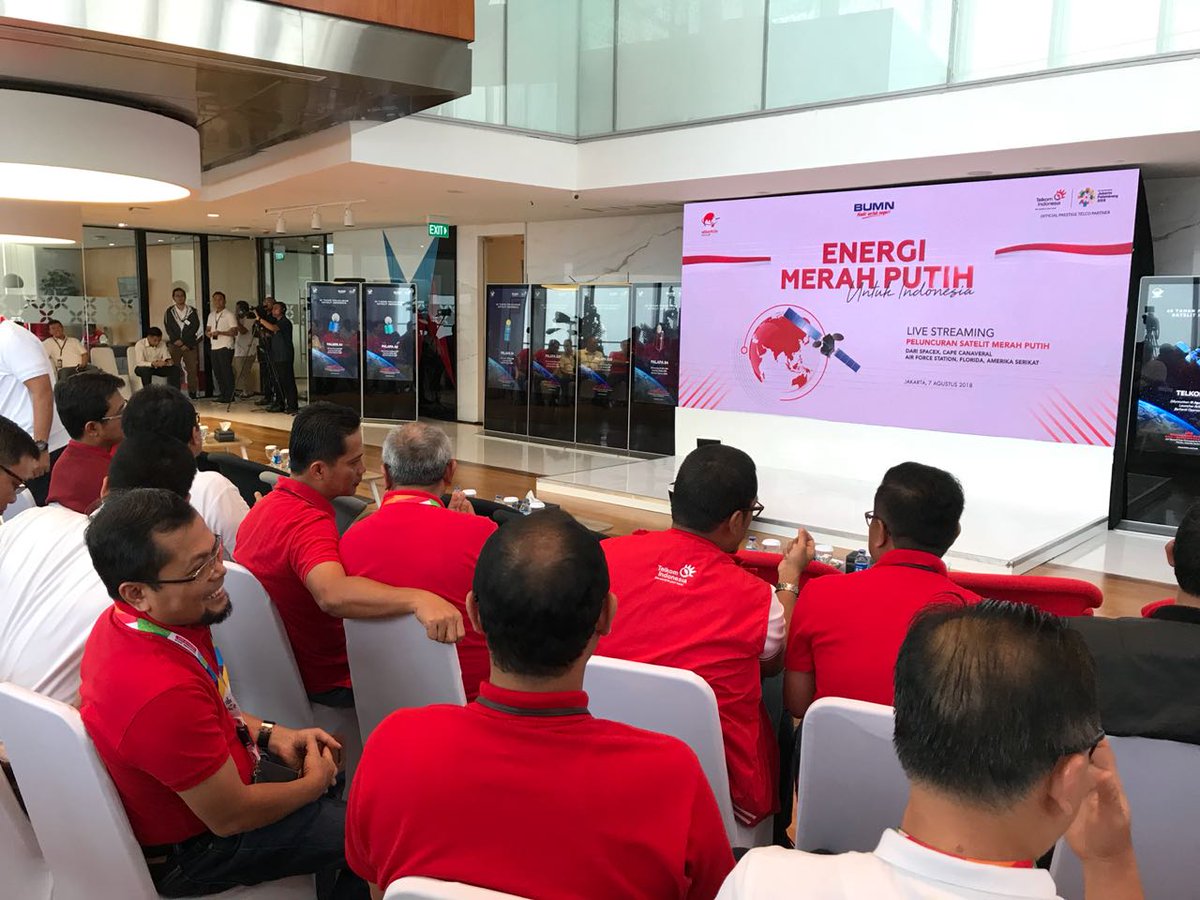 TelkomIndonesia's tweet photo. Hari ini juga akan berlangsung acara doa bersama dan streaming peluncuran Satelit Merah Putih di lantai 33 Telkom Landmark Tower. #EnergiMerahPutih #SatelitIndonesia https://t.co/hmaOhdlTjN