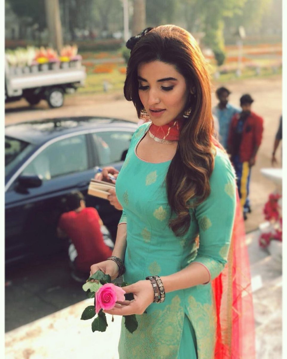 MediaSpringPk's tweet photo. #BTS @FarooqHareem while shooting for #meezancookingoil TVC!
👗 @NOMIANSARI
💄💆♀️ @saimabargfrede https://t.co/aanWniuAeh