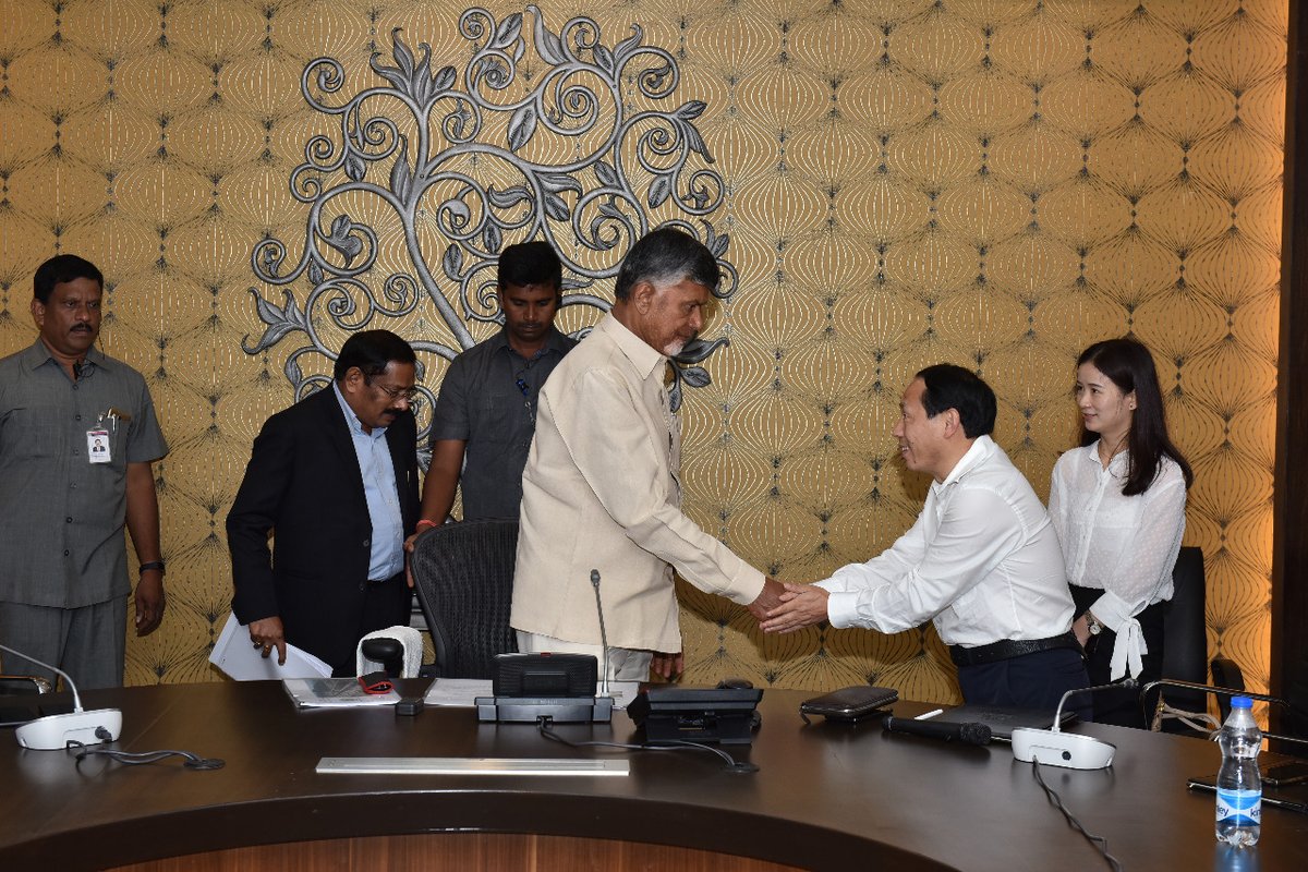 TDP24x7's tweet image. Thanks to our department’s proactive approach and exemplary effort to eliminate red tape, we have successfully warded off tough competition from many States to attract #Holitech to #AP - #NaraLokesh (3/4) #tdp #ncbn #amaravati #breakingnews #HolitechComesToAP #newsonline