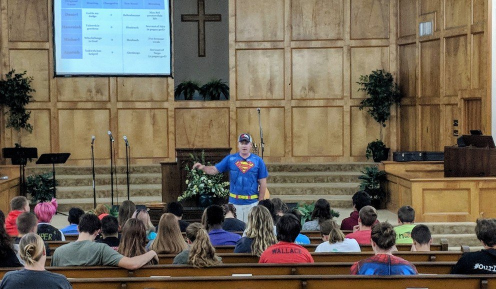 fbcgnest's tweet photo. Everybody had a SUPER time tonight! #FBCG #YouthWeek2018 https://t.co/ETlhYfU4KI