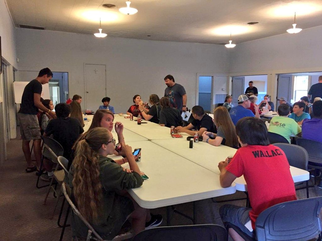 fbcgnest's tweet photo. Everybody had a SUPER time tonight! #FBCG #YouthWeek2018 https://t.co/ETlhYfU4KI