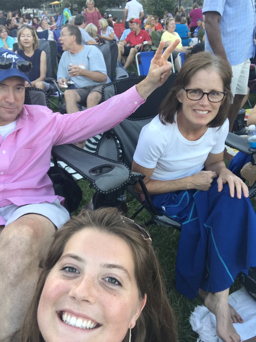ecklund_jen's tweet photo. Dear Mom and Dad, Cheers to 25 years of togetherness❤️❤️ https://t.co/I2YMZsKA82