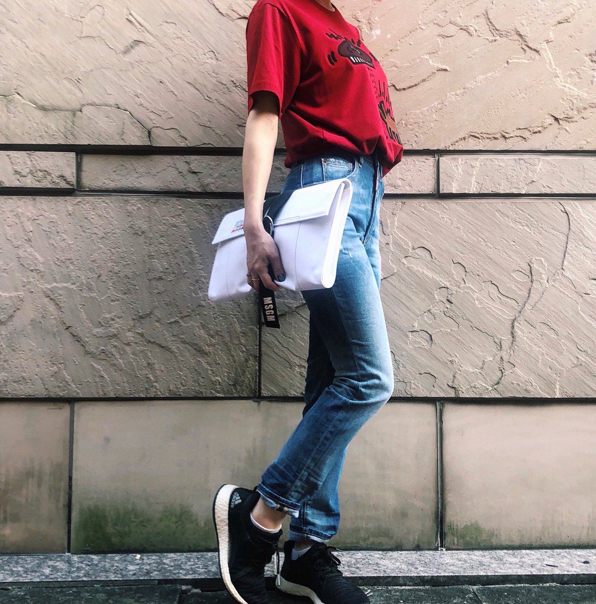 atseis's tweet photo. 新作商品でのコーディネート💫
サイト未掲載商品！

—-COACH×Keith Haring—-
👕T-shirt:COACH [unisex]
¥17280 / XS-XLsize

—-DSQUARED2—
👖denim [ladies]
¥55080 / 34size

—-MSGM—-
👜clutch bag
¥49,680

https://t.co/QLcLf7rEGw

instagramも毎日更新中〜✨
https://t.co/oUCc00U9cm https://t.co/j7kNYxLBMj