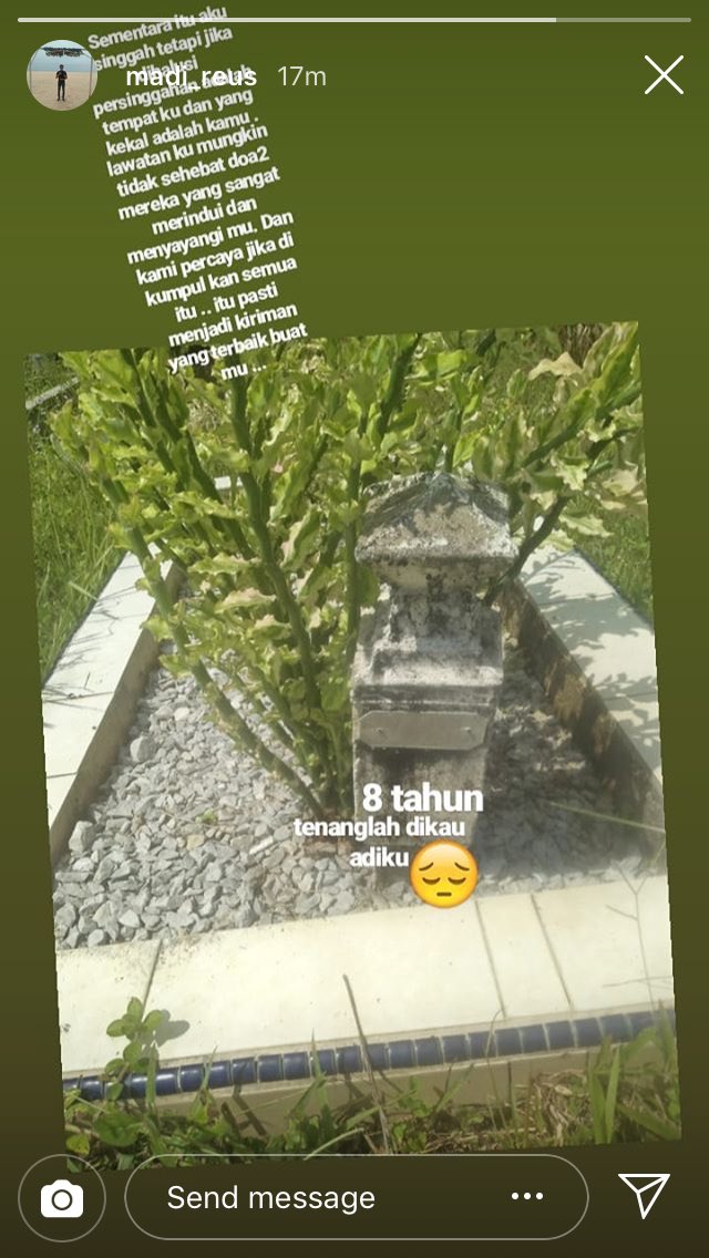 Areepppppp's tweet photo. Al-Fatihah 😔.Kalau aok ade lg skrg msti kita merempit malam2 naik alejek.Rindu ke aok Azizi Ahmad. https://t.co/Harl1GCI72