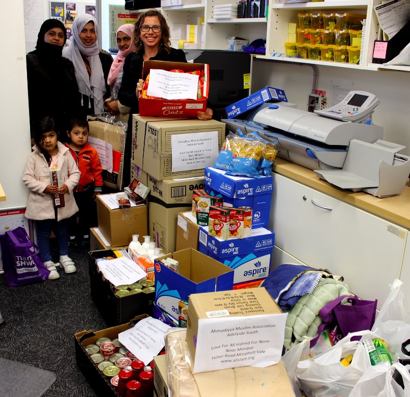 AmandaRishworth's tweet photo. Thank you so much to @ahmadiyya_sa Adelaide South for bringing in this huge pile of donations for my 2018 Winter Appeal. Your generosity will help so many local people in need https://t.co/6591VjPxZl