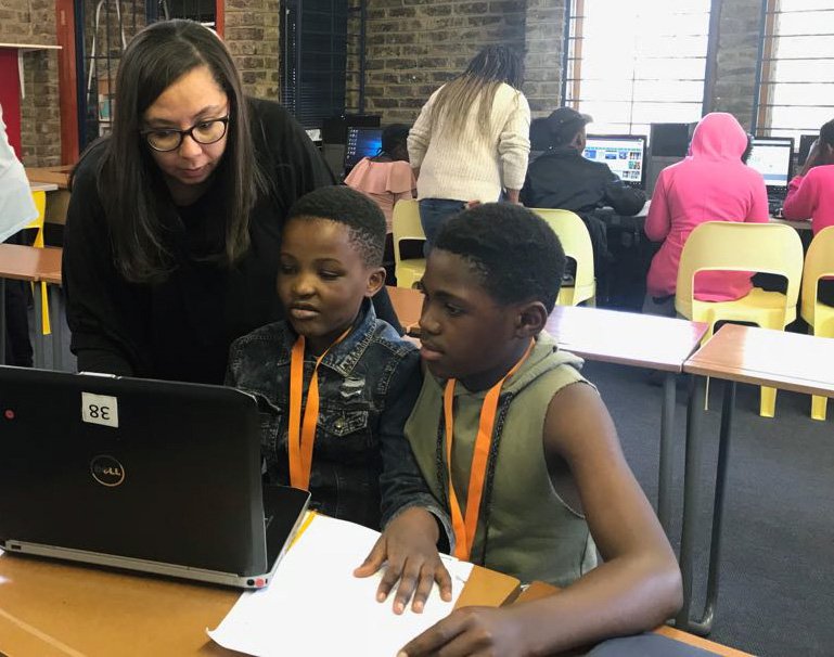 eyebraingym's tweet image. Lesedi Outreach has been implementing our virtual solution, #LABonline since 2015. Let&apos;s give them a #shoutout for investing in these children&apos;s #future. Lesedi means (light in Sesotho) how fitting, as these #educators are brightening these children&apos;s lives! #makeadifference