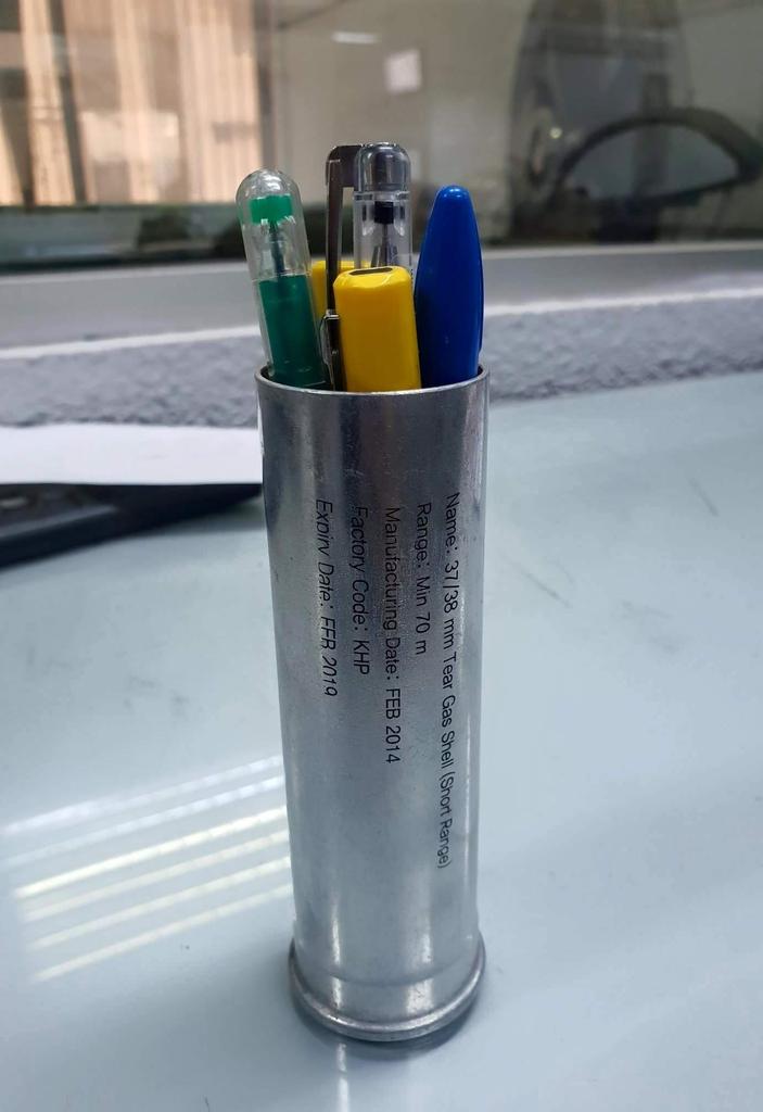 mstonny005's tweet photo. @JustinTrudeau #WeWantJusticeInBangladesh
🇧🇩 Bangladesh 
Police through tearshell in many University students and students recycling it into a pen bar. 
#BangladeshStudentsProtest https://t.co/hU80ned91c