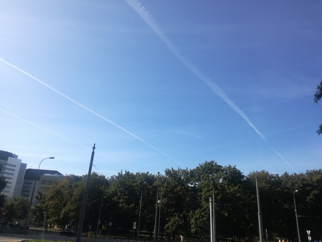pernambuco778's tweet photo. Orka nad Warszawą
#chemitrals
#teoriaspiskowa ? https://t.co/X4W2B40itZ