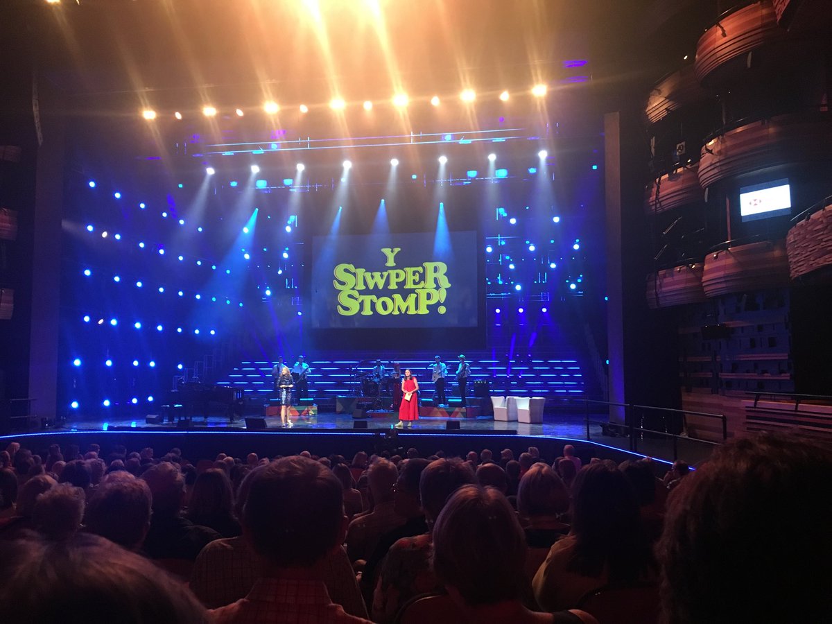 Elerijames's tweet photo. Y #siwperstomp yn bluen arall yng nghoron @CatrinDafydd neithiwr. 👸 Llongyfarchiadau enfawr iddi hi a phawb arall fu’n llafurio. Tipyn o sioe. https://t.co/5ue2ZcSm4e