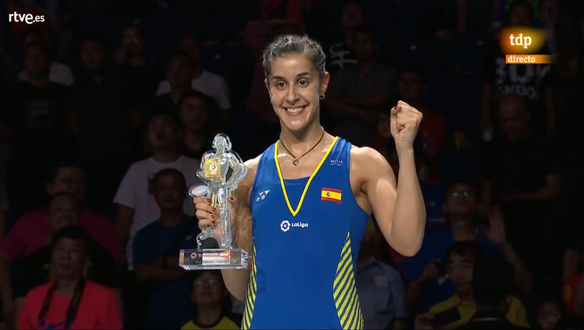 COE_es's tweet photo. 😭😭 Las lágrimas de LA MEJOR JUGADORA DE LA HISTORIA del bádminton: @CarolinaMarin en lo más alto del podio. ¡BRAVO, CAROLINA! https://t.co/xBQE3f1jS3 https://t.co/dT2uI6080v