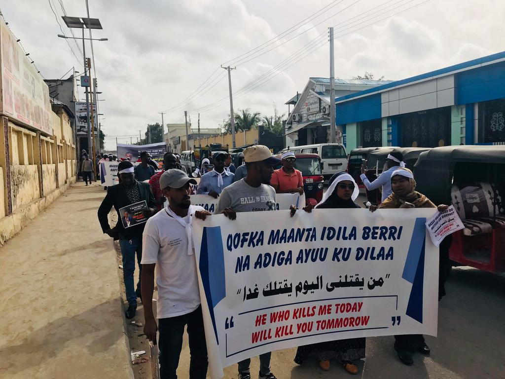 #WeAreNotSafe #JusticeForMohamedSheikAli #JusticeForSomaliYouth Waxaan u baahanahay isla xisaabtan dhaba!
<a href="/AbdihakimAinte/">Abdihakim Ainte</a> <a href="/ahmedvision1/">Ahmed Vision</a> <a href="/adancabdulle/">Adam</a> <a href="/fahma_gabax/">Fahmo Hassan Yusuf</a>
