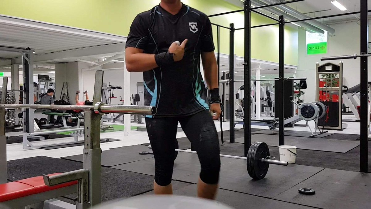 MenaceFactor's tweet photo. Ekat Menace Factor brändätyt jumppakuteet läks tänää asiakkaalle. Heti perään tuli kuva kehujen kera, paitoja tulossa verkkokauppaan parin viikon sisään 13euron hintaan. Löytyy kokoja S-XXL https://t.co/wlpaOYGtYF
