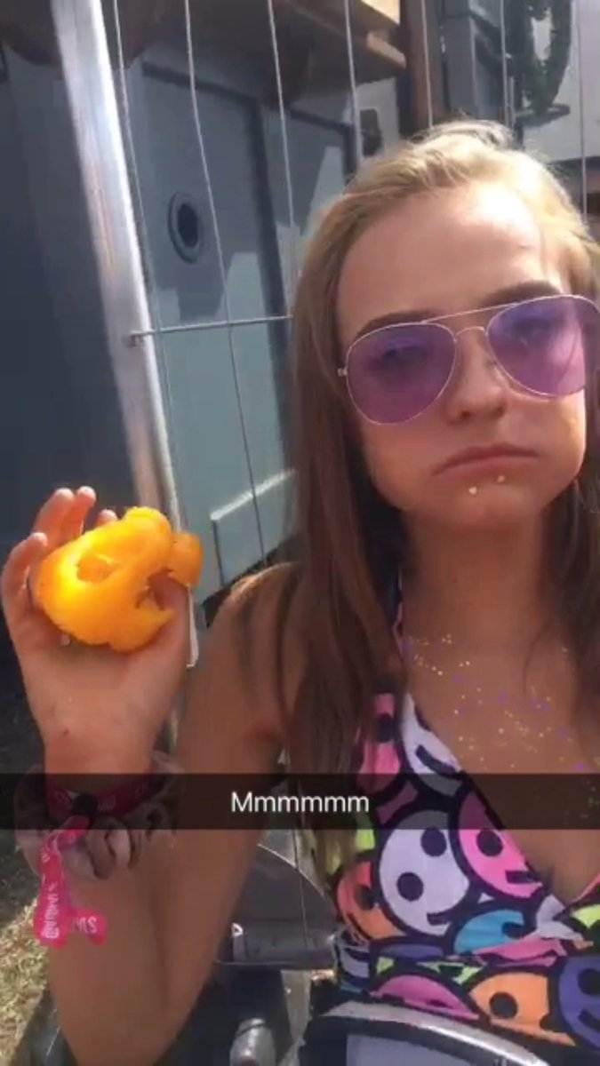 ShannonStorey_'s tweet photo. Missed TQD yesterday because Emma decided to eat a pepper that she found on floor n then turns to us and says “oh wait I’m allergic to these” after she’d ate it all n we had to rush her off to medical tent fuck sake 😂 there’s only one Emma Simmen x https://t.co/GpEalyxWxr