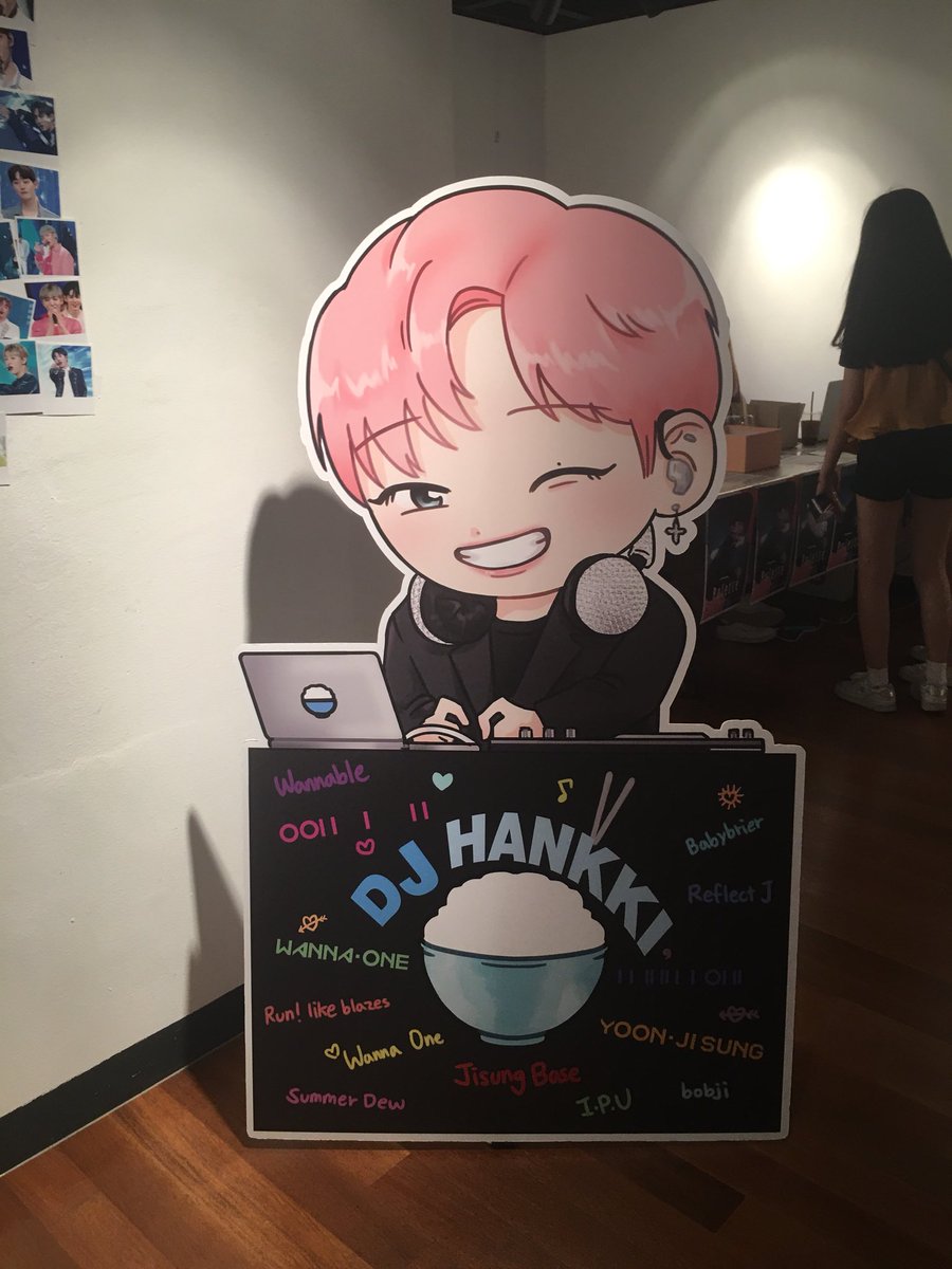 ji_Penguin_mi's tweet photo. 첫 지성 전시회라 너무 신났는데 부채도 너무 귀엽고 걸려있는 사진도 너무 예쁘고 ㅠ 들어가서 눈물 날뻔 했지만 참고 사진 보는데 제일 좋아하는 완깐도 ㅠㅜㅠㅜ 뽑기 4등 포카도 다 귀염뽀작 4장 다 모았다😍 추억 될 수 있는 전시회 열어주셔서 감사해요!

#윤지성으로_물든_일_년 https://t.co/xNPlSWqxOH