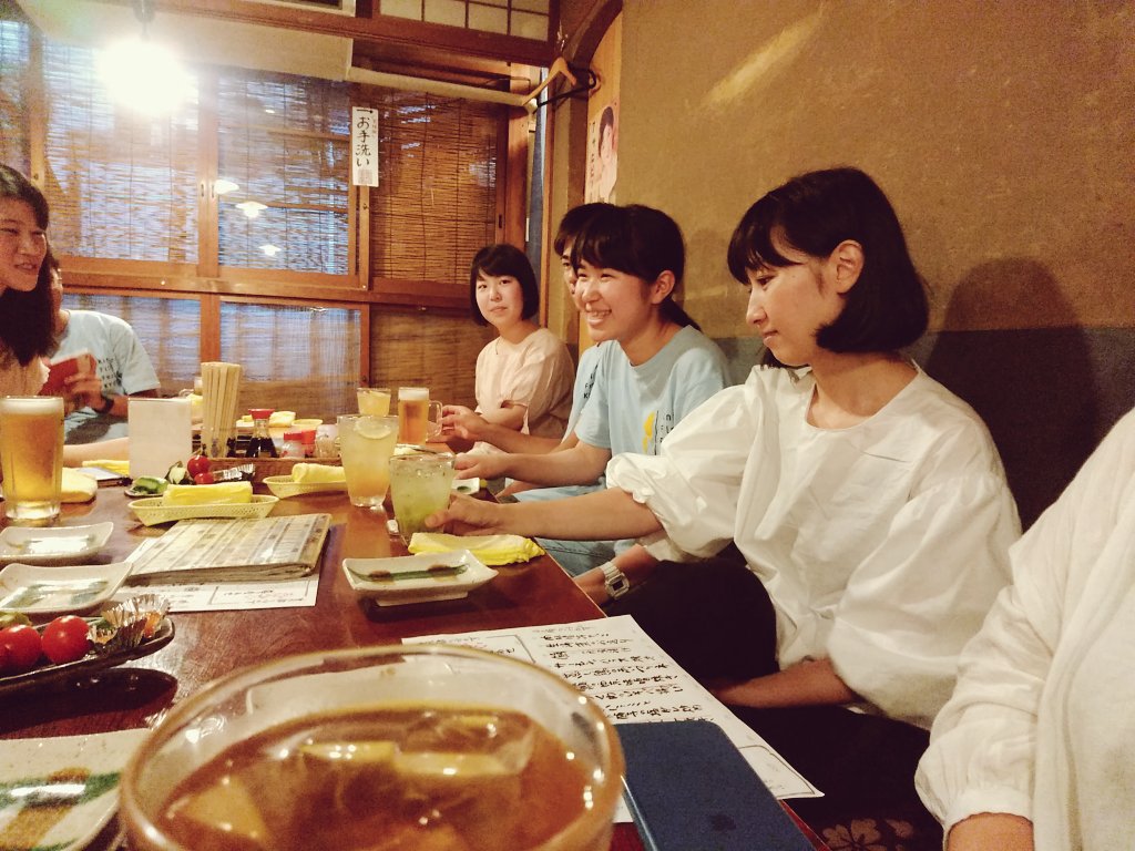 KINDERFILMFEST's tweet photo. #京都国際子ども映画祭
無事に終わったので、
大人の打ち上げです。

ただし、
反省会でもありますので、
たくさん話をしますよ～
(食べて飲んでるばっかじゃないはず)
#kicff2018 #kffkyoto https://t.co/b8zvtjTzpe