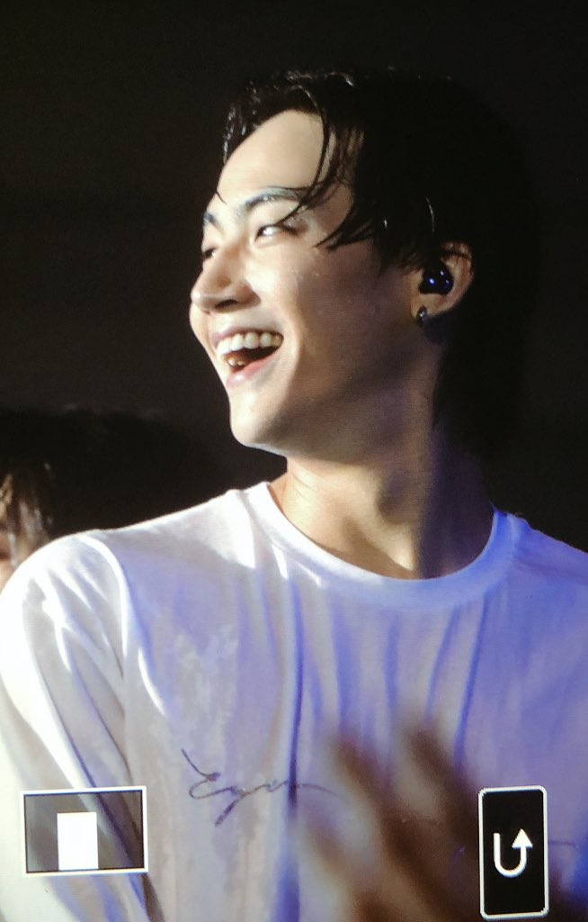 inceptionjb94's tweet photo. [PREVIEW] 180804 😸 #JB 
#GOT7⁠ ⁠⁠ ⁠
#갓세븐⁠ ⁠⁠ ⁠
#EyesOnYou⁠ ⁠⁠ ⁠
#GOT7WORLDTOUR⁠ ⁠ #EYESONYOUINSG https://t.co/ZYlwQu1LEs