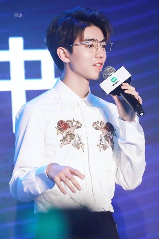 lethao1703's tweet photo. [180802] Tổng hợp hình ảnh Khải Ca https://t.co/HUwDSpCJYr