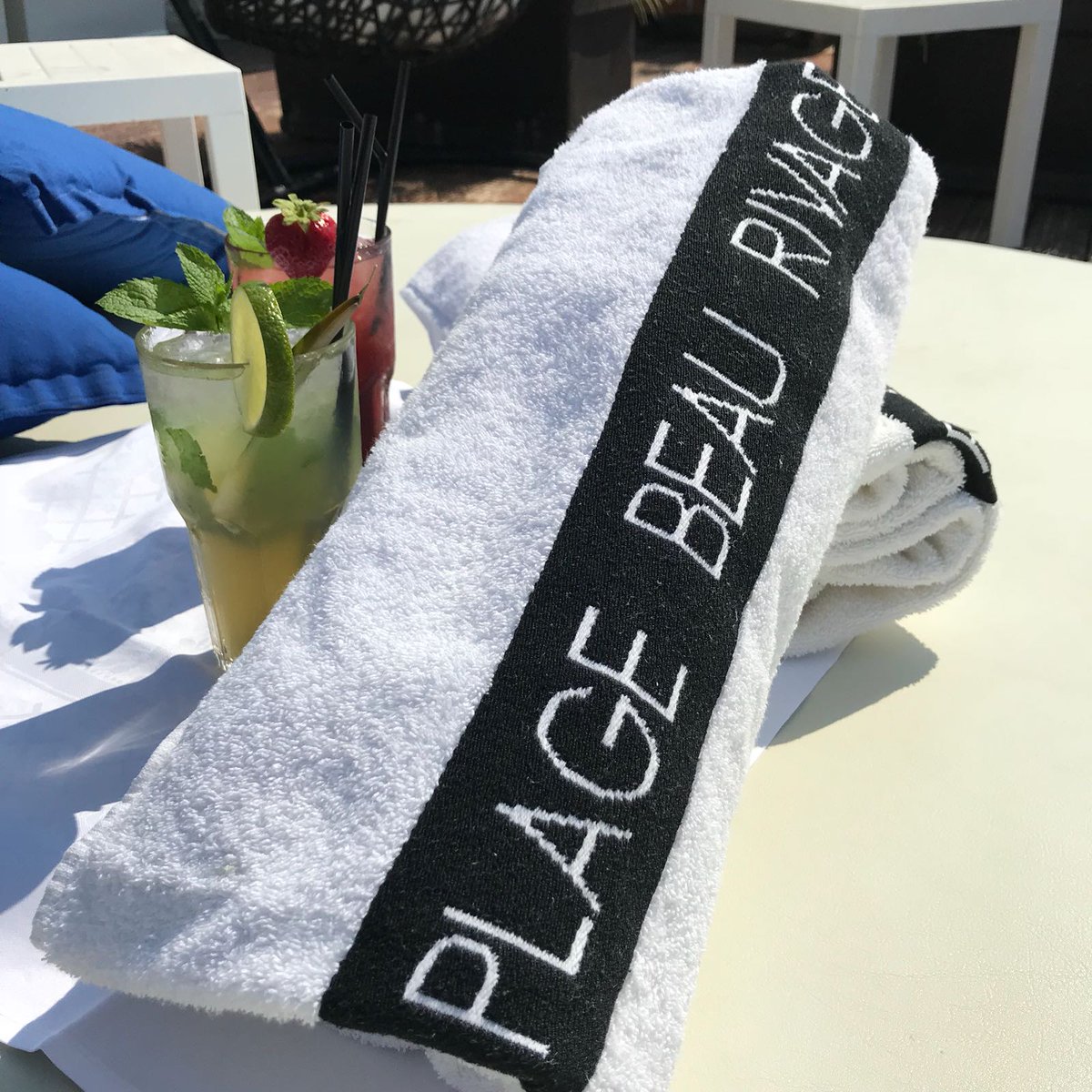 PlageBeauRivage's tweet photo. Se prélasser sur les #DoubleBeds de la Plage Beau Rivage Nice en sirotant votre boisson préférée..😍
☎️: 04 92 00 46 80
📍https://t.co/U0Pd2YlYZr
#Nice06 @VisitCotedazur @sortircotedazur https://t.co/W565RCNtgt