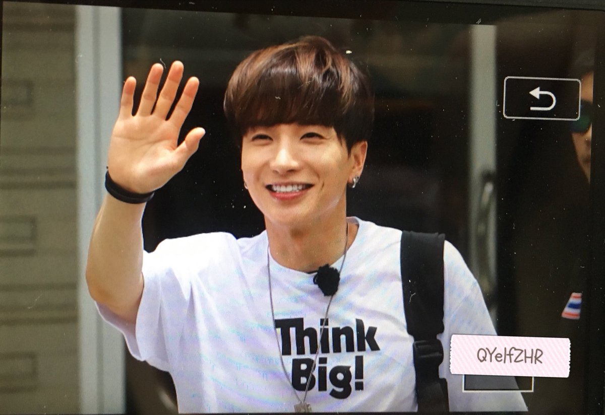 QY1004Teuk's tweet photo. 180805 채널A 태국 홈쇼핑 퇴근길 #이특 #박정수 #Leeteuk #ParkJungSu #SJxOShopping #팔아야귀국  @special1004 [PLS DO NOT REMOVR LOGO OR REPOST ] https://t.co/kazlRKB7Yz