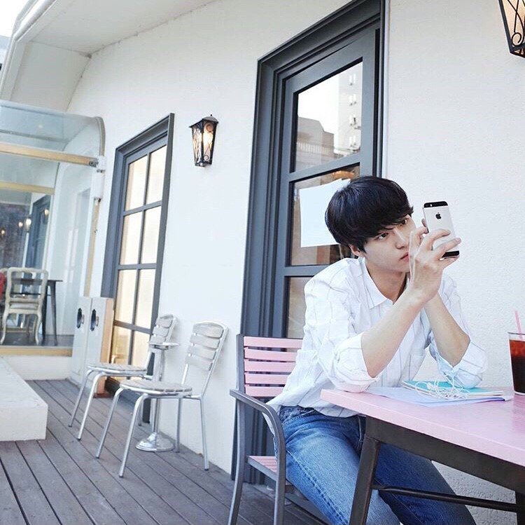 _shine_SJ's tweet photo. 듀얼 때부터 관심있었고 몇일전에 3017보고 입덕한 샤인입니다! 배우 덕질 처음이라 많이 부족해요😂😂 멘션이나 흔적 남겨주시면 찾아갈게요🙌 같이 세종 앓아요💕
#양세종_트친소 #양세종 #세종특별시민 https://t.co/eFyqYajmas