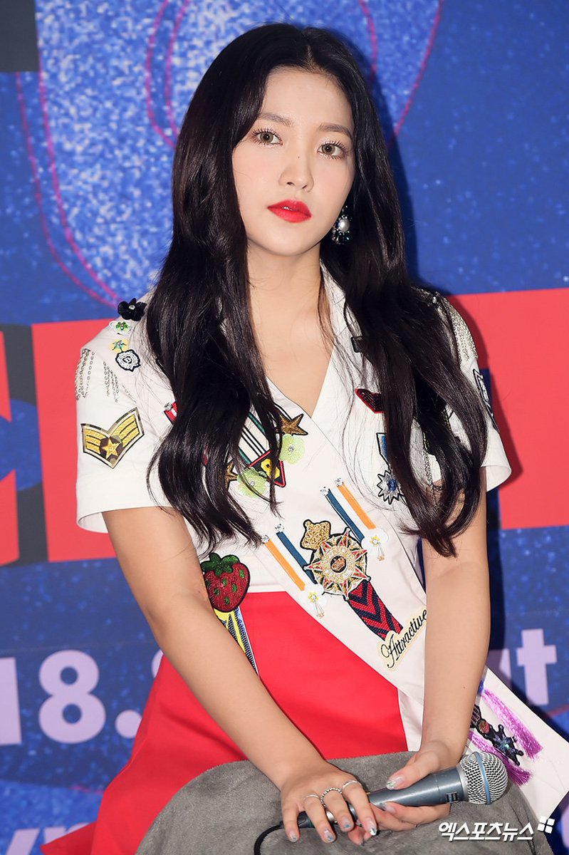kyr935's tweet photo. 180805 REDMARE Press Conference #예리 (6)
#REDMAREinSEOUL_Day2 @RVsmtown https://t.co/0dnE4DW5iS