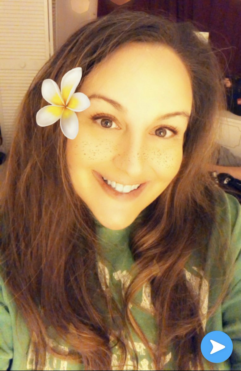 ilenerenee516's tweet photo. I luv flower filters...but other people look like they have cute freckles with this filter...I look like I wrote on my face with a pen by accident... lol https://t.co/j73hDNnHZ5