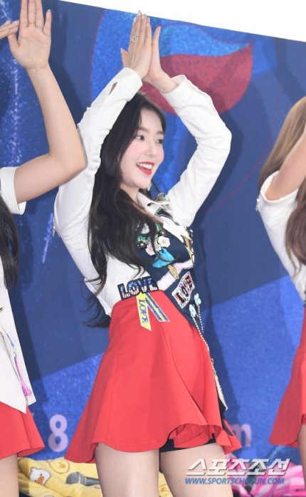 miwmiwluv's tweet photo. 180805 Red Velvet 2nd Concert Red Mare Presscon #레드벨벳 #아이린
12 https://t.co/dxMxxp1aDm