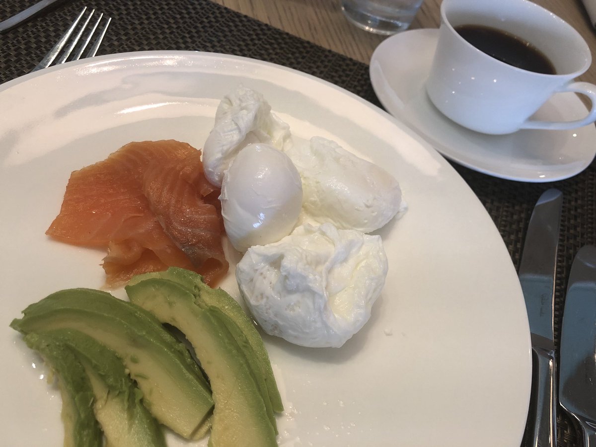 Nell_McAndrew's tweet photo. Think this is how you do #eggclub @Stacey_Jeffries π€ What do you think @mrdanwalker 4 poached eggs is the only way to go! Smoked salmon and avacado with black coffee on the side #poshbreakfast π https://t.co/dAw46U87Wk