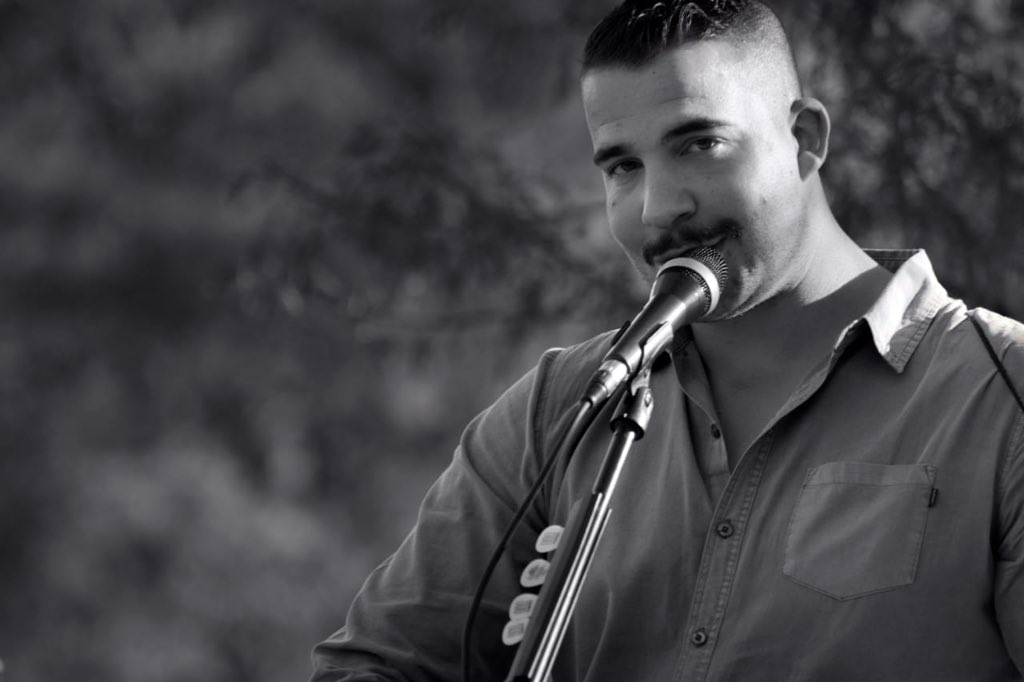 Justin Serrao - Are You Lonely youtu.be/W_8TGYd05R0 via <a href="/YouTube/">YouTube</a> #album#launch <a href="/BARNYARDTHEATRE/">The Barnyard Theatre</a> <a href="/JohannesburgIYP/">Johannesburg In Your Pocket 📚</a> <a href="/YYYSHOWS/">YYY SHOWS</a> barnyardtheatre.co.za/show.aspx?sid=…