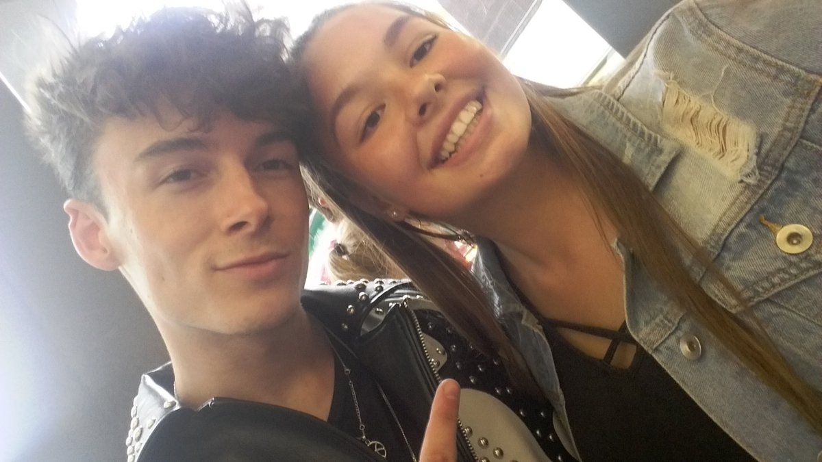 SophieFoster13's tweet photo. @TheHaraBand @TheHaraJosh @TheHaraJack @TheHaraZack I can't believ that i cant see you today bc of my dance comp. Love you all, hope you have a good day❤🌍 https://t.co/K88qiJvOkP