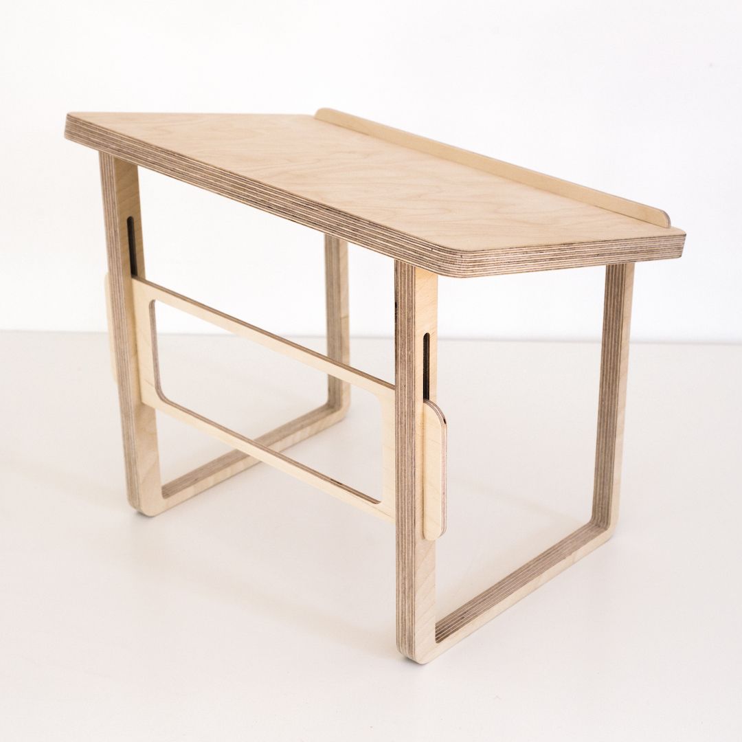 Our Mykia portable standing desk is now for sale on our website. If you you use only a laptop and want to try standing and working, this is the perfect intro.Shipped worldwide in plastic free packaging. buff.ly/2OJxe5d #wellbeing #standingdesk #WorkHard