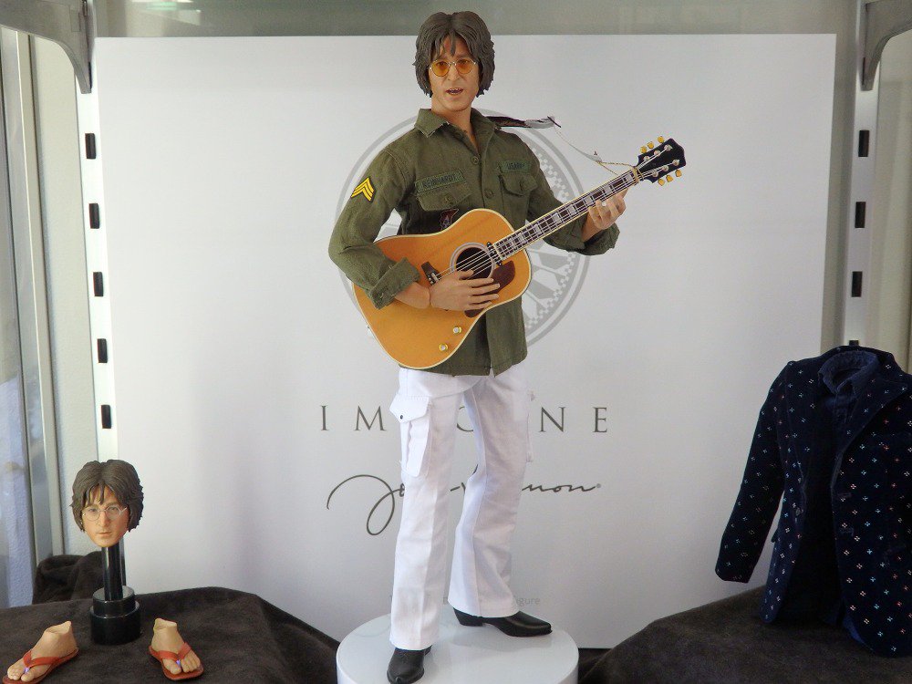 大宮店に展示中のモリキュール8『ジョン・レノン イマジン 1/6スケール