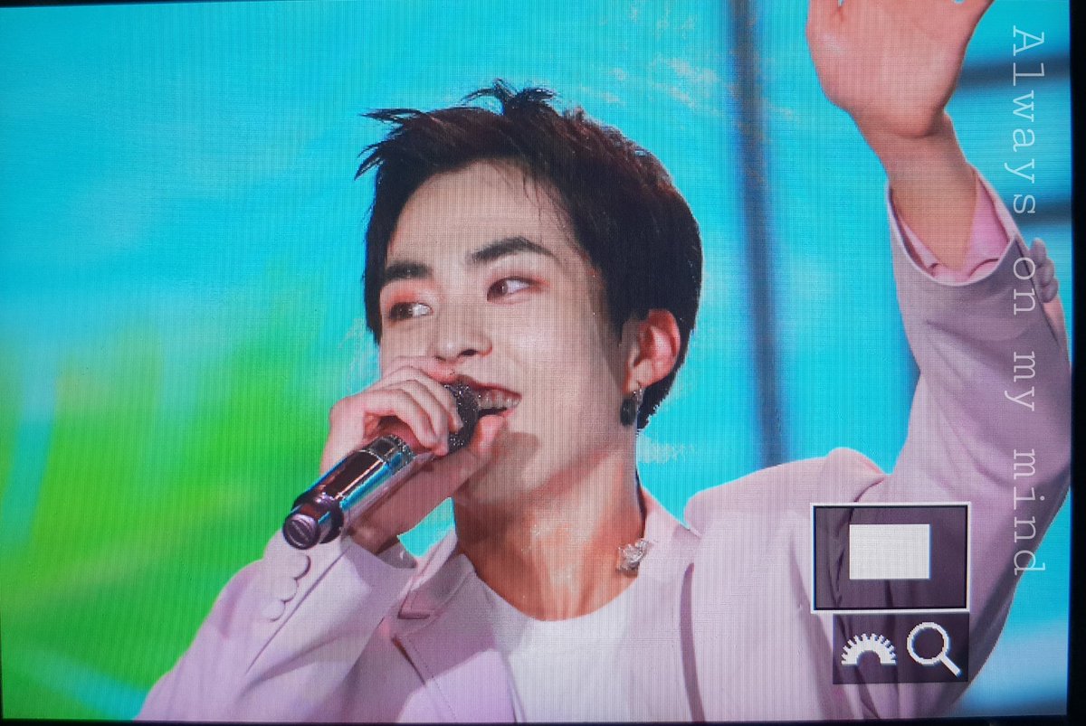 Always_XIUMIN's tweet photo. 180805 첸백시 팬미팅 #XIUMIN #시우민 #김민석 #EXO #EXO_첸백시 이틀보니까 내일도 보고싶어 https://t.co/YLOBieGuh2