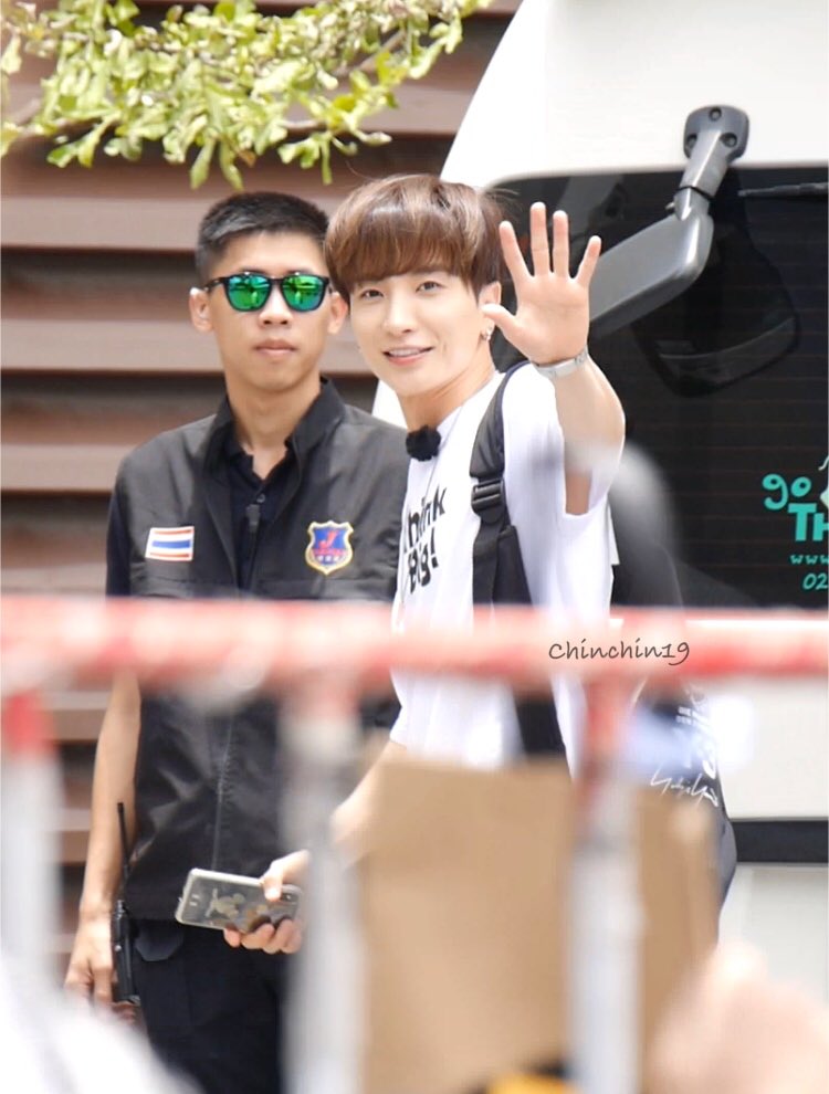 chinchin19's tweet photo. Thank you for coming... Take care @special1004 💕💕💕 

#SJxOShopping 
#LEETEUK #SuperJunior https://t.co/RR1ExsZRdZ