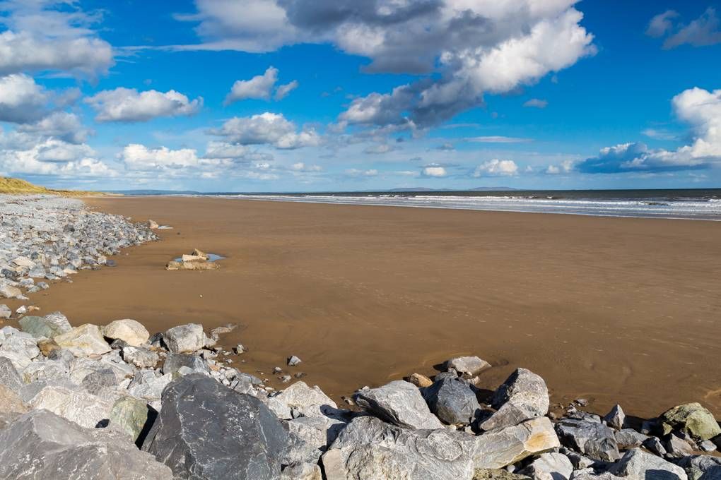 cntraveller's tweet image. ‘That’s not CGI. That’s Wales,’ is Eve Myles’s verdict on one of the key ingredients in the success of Keeping Faith. Here’s where it’s filmed. @visitwales @TeamEveMyles buff.ly/2veS04v