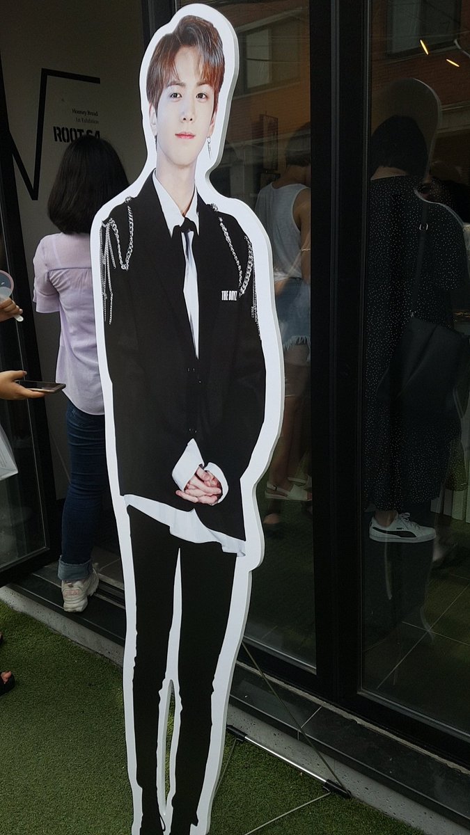Meine_GabeJH's tweet photo. #ROOT64 @hooneybread_E
너무 예쁜 영훈이 잘 보고 왔어요! 이런 전시회 열어주셔서 너무 감사합니다♡♡ https://t.co/STUEMYBEff