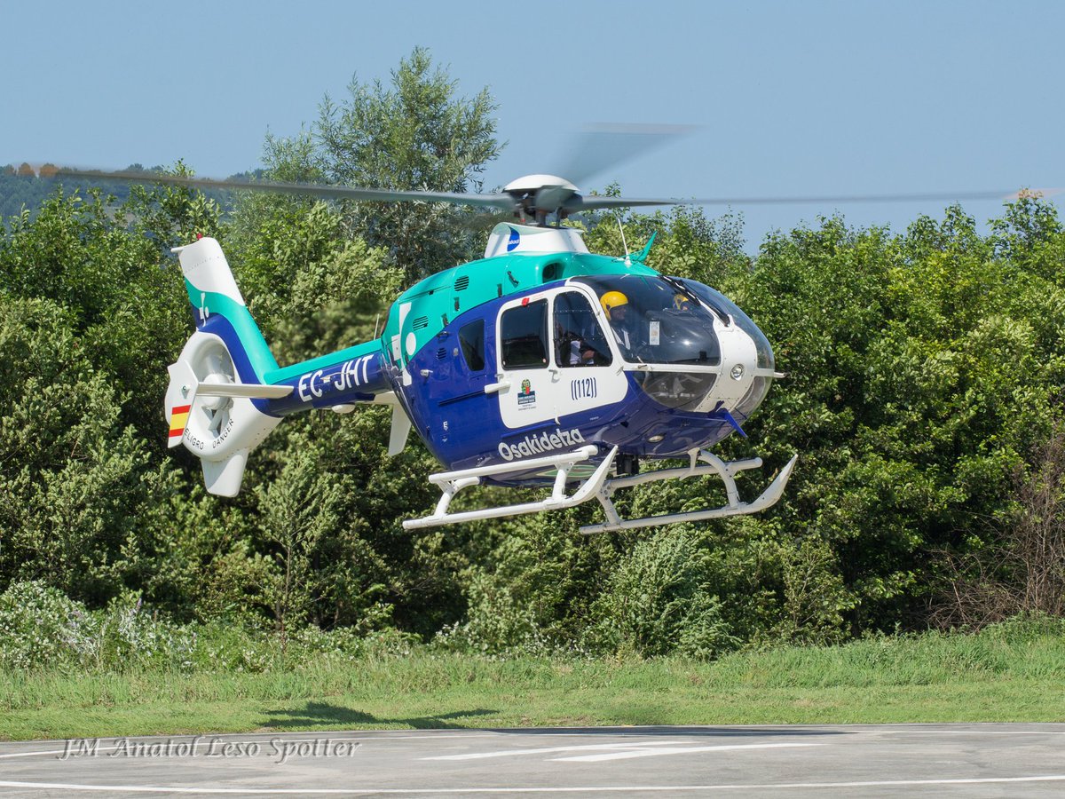 jmanatol's tweet photo. #BuenosDias
Aunque sea #domingo el @AirbusHeli #EC135T2 de @112_SOSDeiak #Tango1 está preparado para lo que se le necesite
Despegue desde helisuperficie de @DSS_Babeszibila #Donostia al finalizar un traslado desde #Madrid
@controladores @HANGARX @HelisDatabase @aviaciondigital https://t.co/dk0l506Hk1