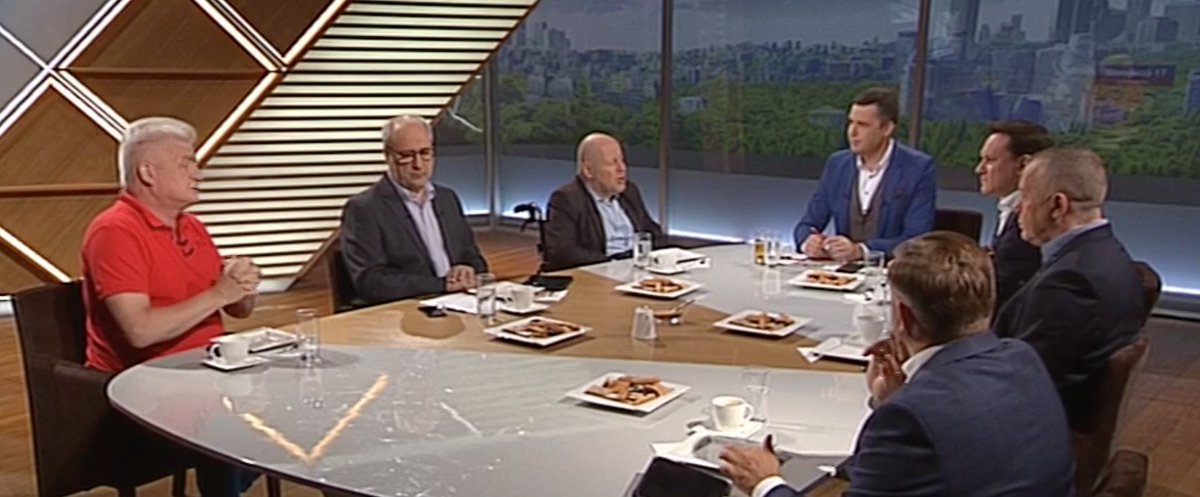 300polityka's tweet photo. Tarczyński: Jedyne, co sędziowie mogą sobie zawiesić, to portret Tuska, przed którym będą oddawać bałwochwalczy hołd

#300POLITYKALIVE

https://t.co/2WyBvKgrzn https://t.co/Ug4cezx74a