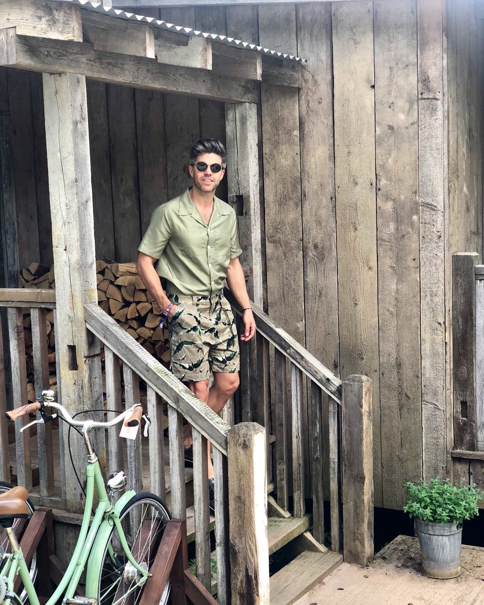 Darrenken's tweet photo. Safari vibes Day 2 Wilderness ๐ฟ๐ฟ Wearing head-to-toe @maisonvalentino @bicestervillage #bicestervillage #DKrecommends https://t.co/cD5ygHrBaL