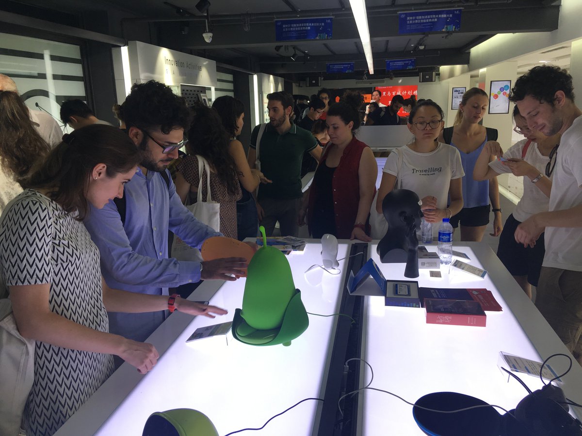 TOChinaHub's tweet photo. #CMBP students visit @Innoway_Beijing, the 200-meter street home of 300+ startups, 46 incubators, and a variety of co-working offices and cafes. Innoway lies at the heart of Zhongguancun, the biggest innovation and technology hub in China. #ChinaMedBusinessProgram https://t.co/VBE87TmY9L