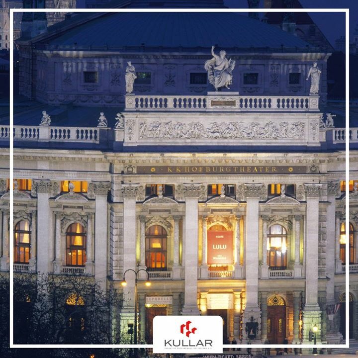 Viyana’ya yolu düşenler mutlaka ulusal tiyatro binasını, "Burgtheater"ı görmüştür. 😍 Binanın dış cephesi mimar Gottfried Semper'in İtalyan rönesans tarzını yansıtırken, iç kısmında Carl Hasenauer'in yeni barok üslubunu görmek mümkündür.  #Burgtheater