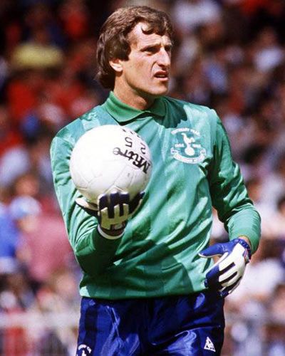 Happy 70th birthday to the great Ray Clemence! 
