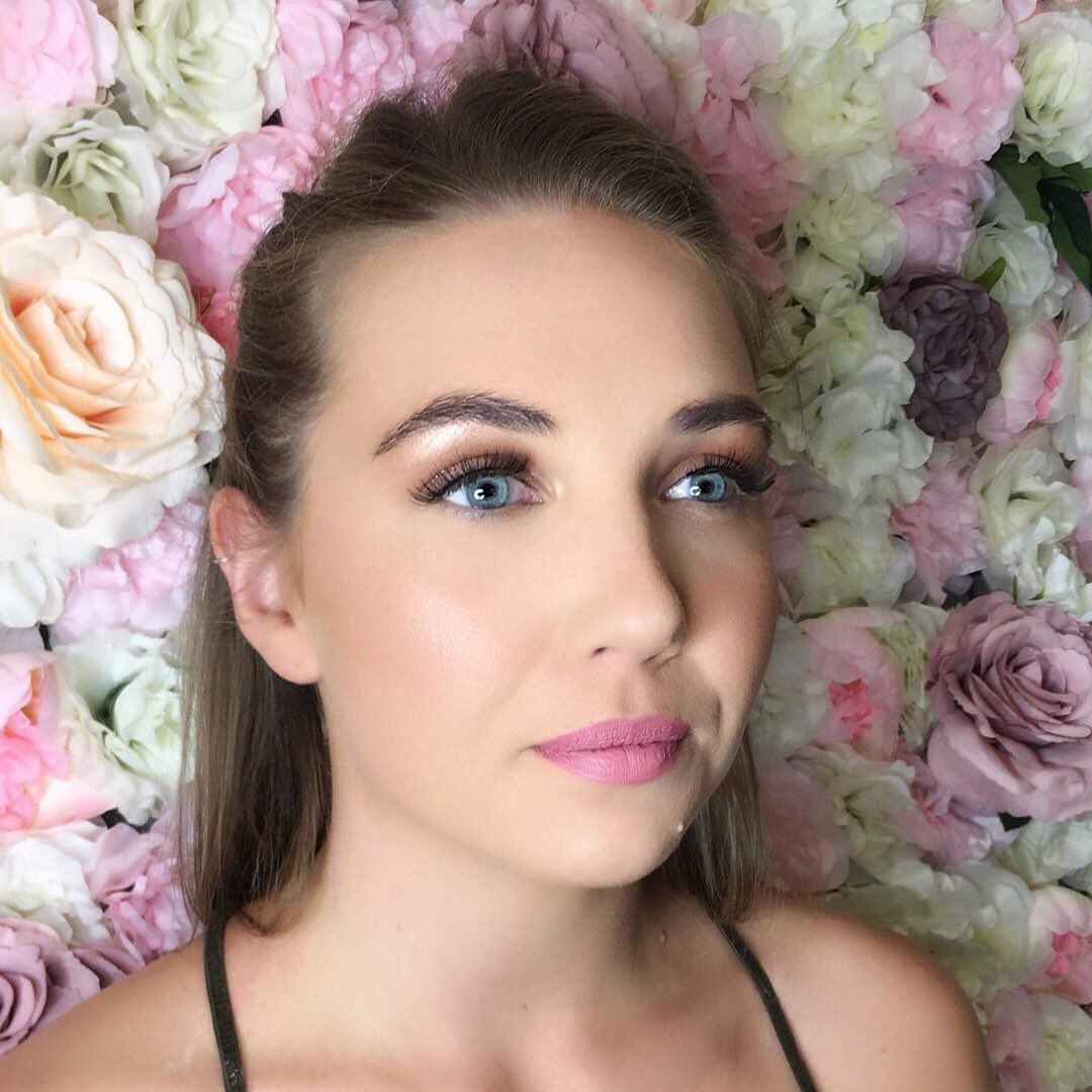 PodBeauty's tweet image. Full make over 🤭